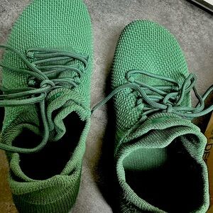 Oesh Warrior running shoes, size 9 women’s.  Forest green